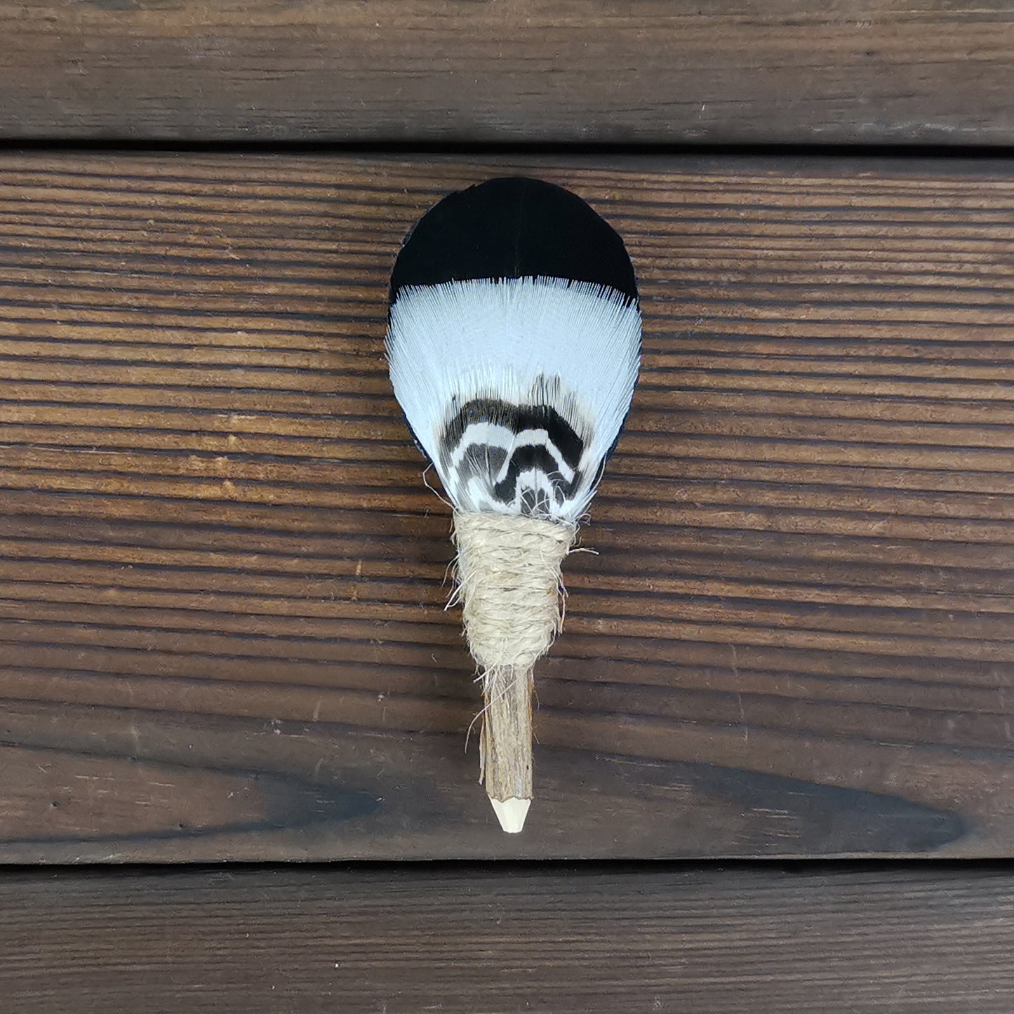 Lanzonia Men's Feather Lapel Pin Groom Boutonniere Groomsmen Brooch Handmade Black and White Feather Hat Pin Wedding Accessories - Lanzonia