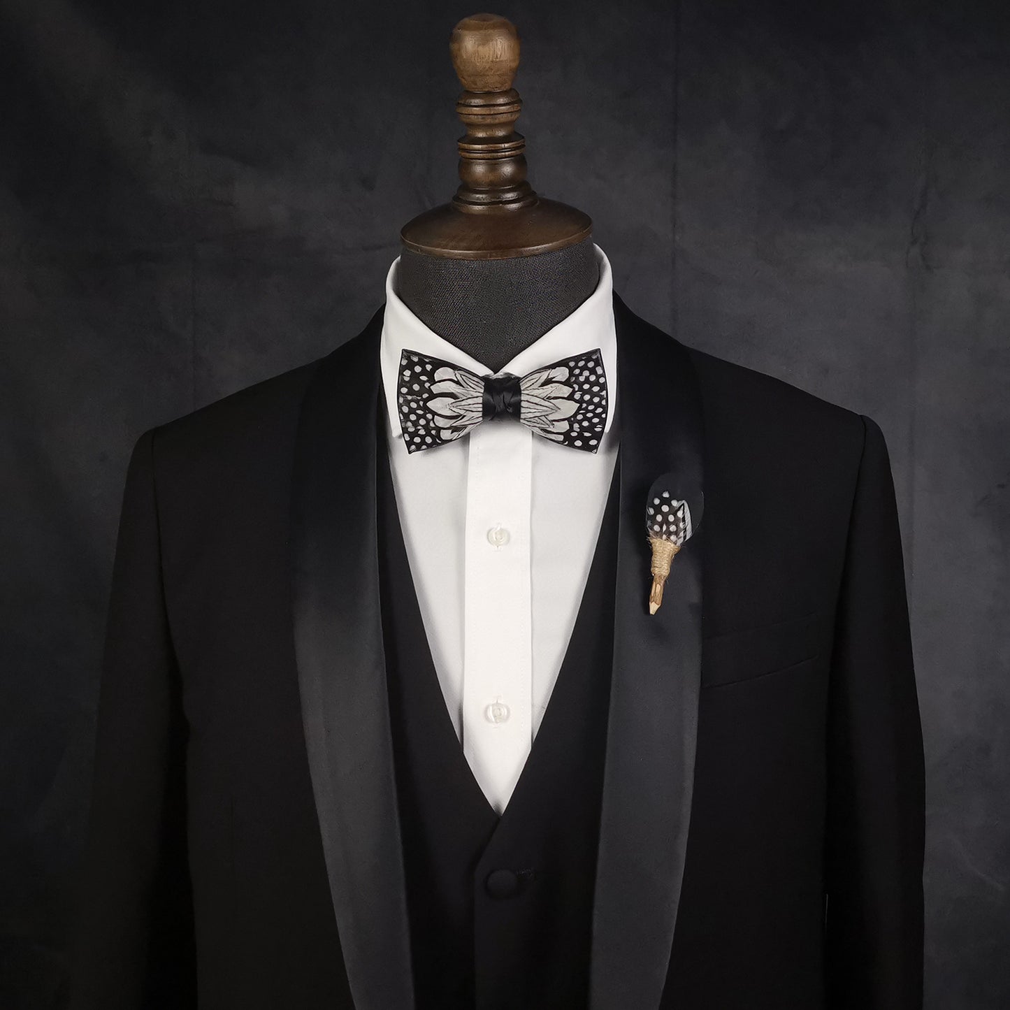 Lanzonia Men's Black Feather Lapel Pin Groom Boutonniere Wedding Accessories Groomsmen Brooch Handmade Feather Hat Pin - Lanzonia