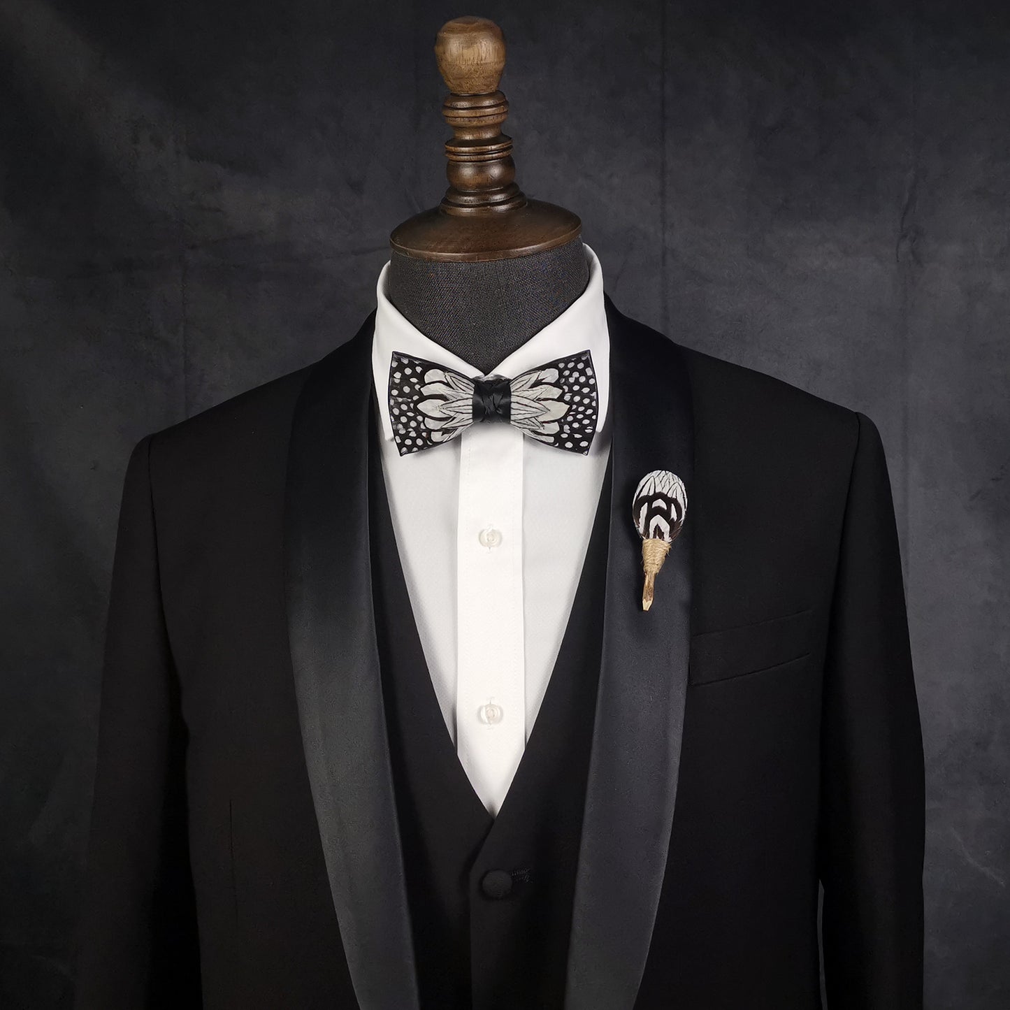 Lanzonia Men's Feather Lapel Pin Groomsmen Boutonniere Wedding Grooms Brooch Handmade Feather Hat Pins - Lanzonia